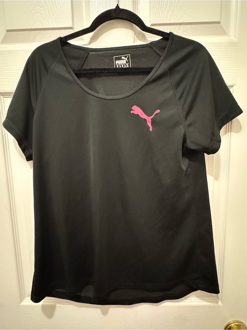 Puma Women’s Black Short Sleeve Tee with Pink Logo sz XL